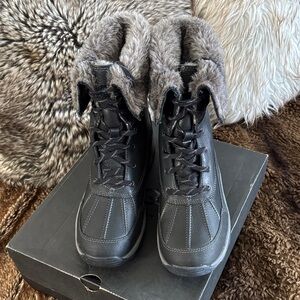 Clarks Leather Black Winter Boots with Thick Faux Fur Women’s 9.5